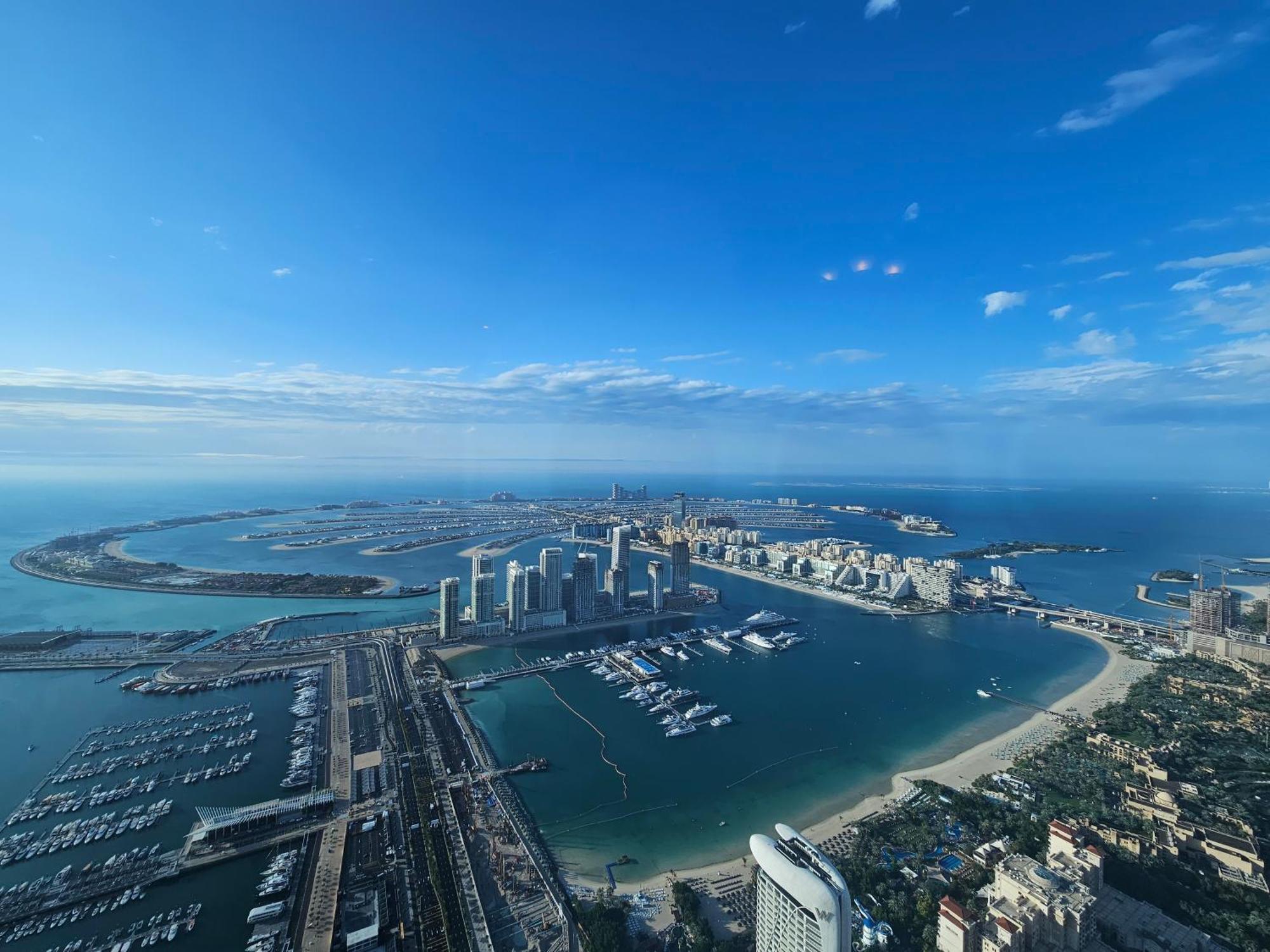 Super Host At Highest Residential Tower In The World, Private Rooms In A Shared Apartment Dubai Bagian luar foto