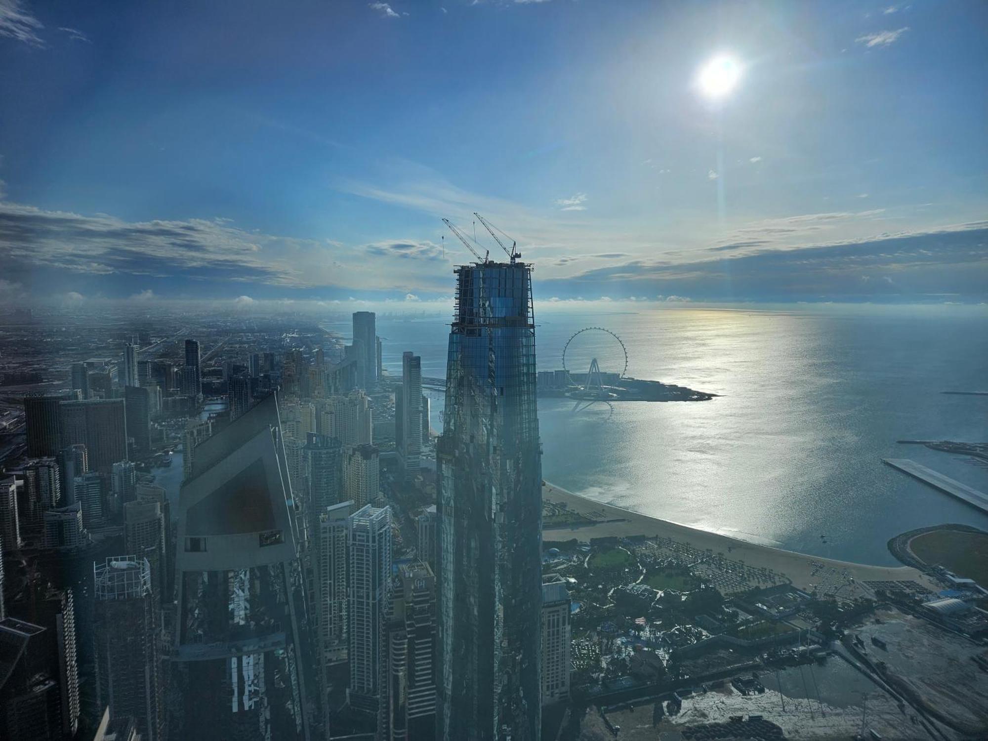 Super Host At Highest Residential Tower In The World, Private Rooms In A Shared Apartment Dubai Bagian luar foto