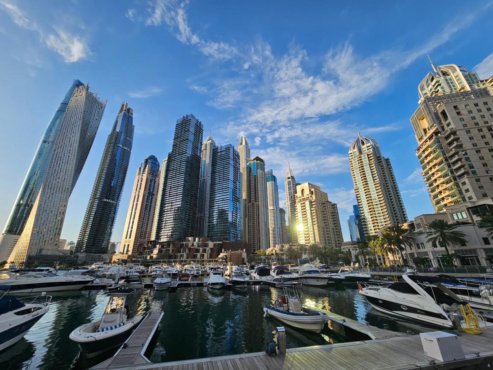 Super Host At Highest Residential Tower In The World, Private Rooms In A Shared Apartment Dubai Bagian luar foto
